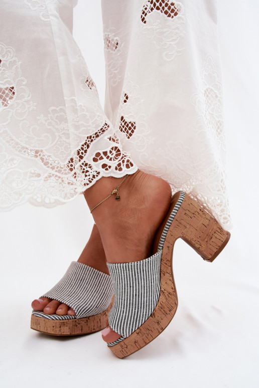 Pantofole da donna con tacchi e righe in nero Poplina