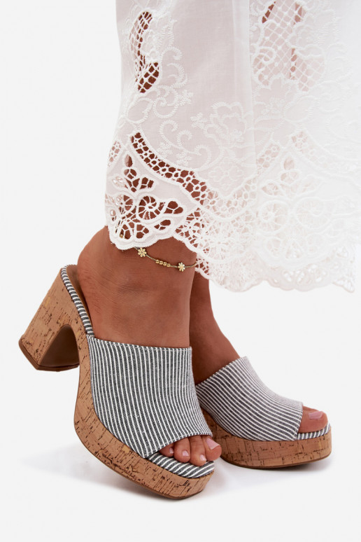 Pantofole da donna con tacchi e righe in nero Poplina