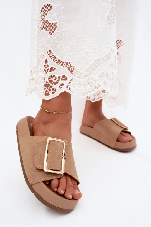 Chinelli da donna color sabbia con fibbie dorate e piattaforma in suede sintetico Coralora