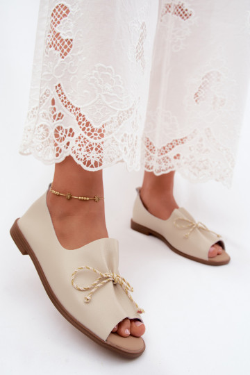 Sandali beige da donna con lacci decorativi e finitura lucida in pelle sintetica Coltrania 2