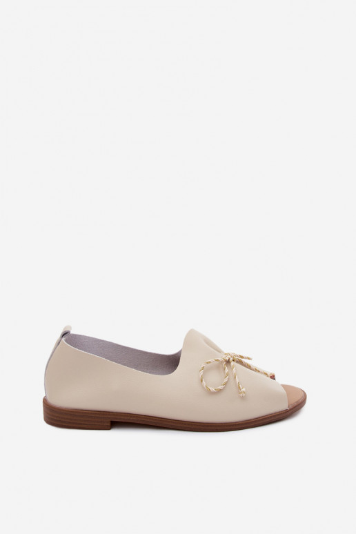 Sandali beige da donna con lacci decorativi e finitura lucida in pelle sintetica Coltrania