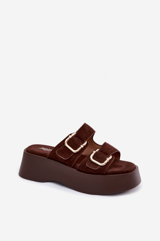 Zoccoli da donna con piattaforma e fibbie in colore cioccolato in ecopelle scamosciata Hazelia