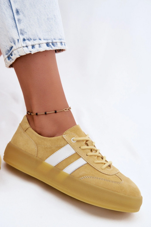 Sneakers gialli in faux suede con piattaforma Coralia
