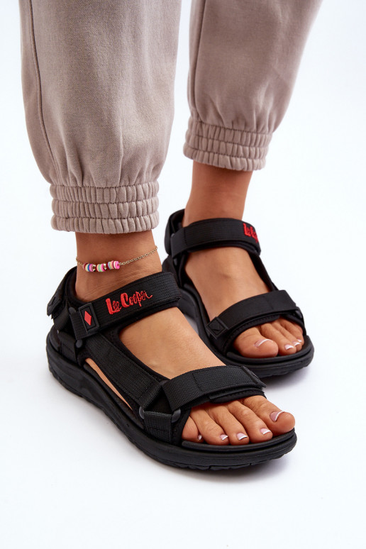 Sandali da donna con chiusure adesive in nero Lee Cooper LCIN-26-34-4423L