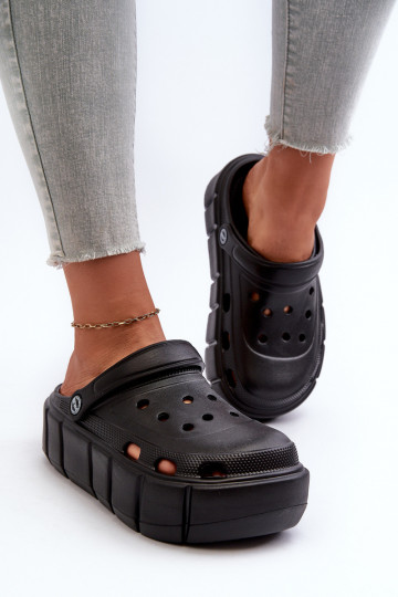 Pantofole leggere da donna con piattaforma in nero Itubia