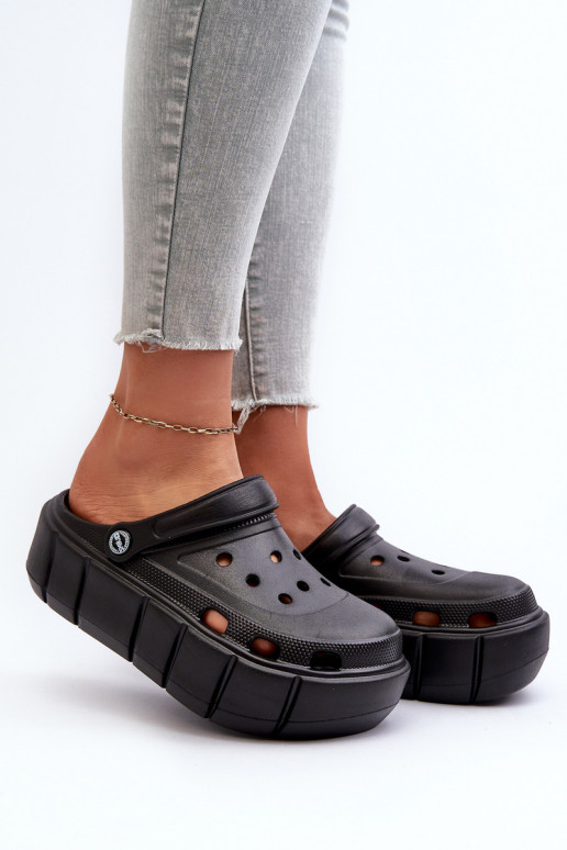Pantofole leggere da donna con piattaforma in nero Itubia