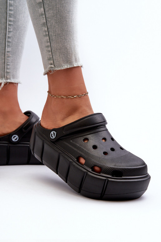 Pantofole leggere da donna con piattaforma in nero Itubia
