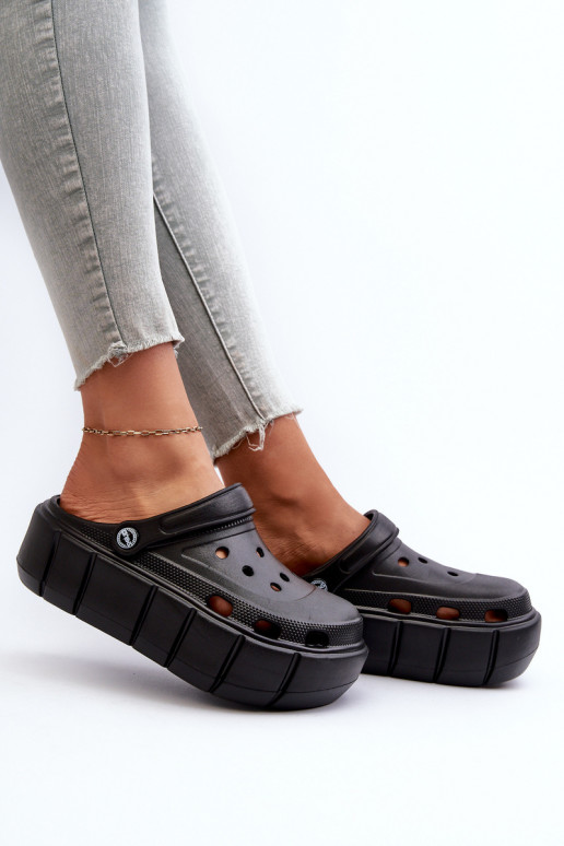 Pantofole leggere da donna con piattaforma in nero Itubia