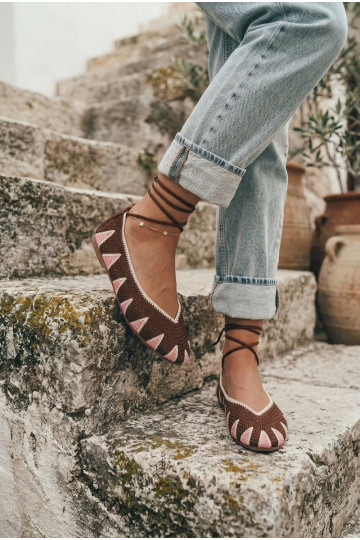 Ballerine all'uncinetto con dettagli eleganti in marrone scuro Astera