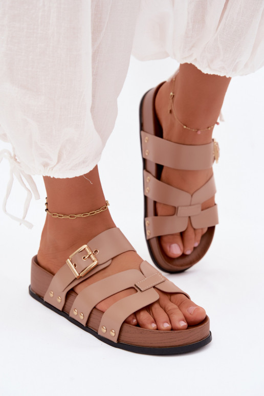 Pantofole da donna in pelle sintetica con fibbie color sabbia Cambria