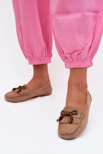 Mocassini piatti da donna con fiocchi e frange in suede sintetico color sabbia Bluebell 2
