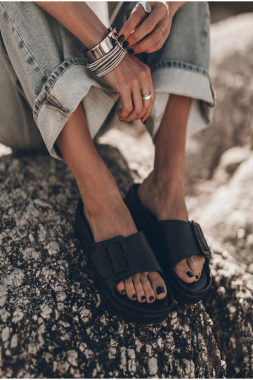 Pantofole nere da donna con piattaforma e fibbie Caramel