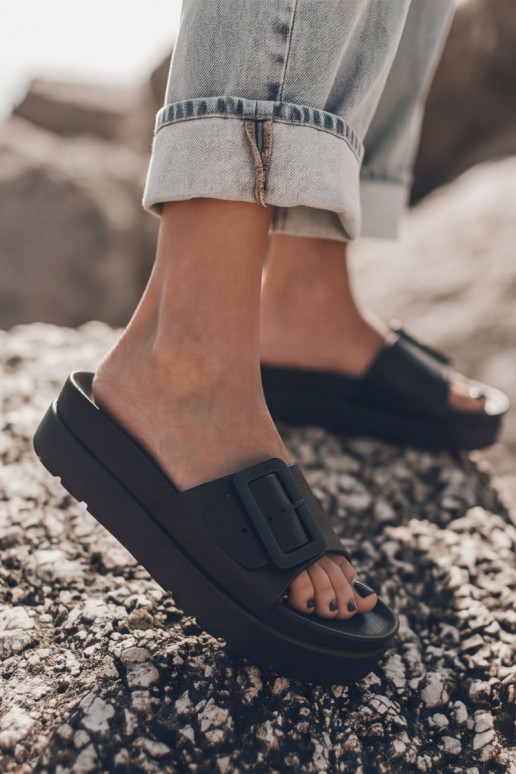 Pantofole nere da donna con piattaforma e fibbie Caramel