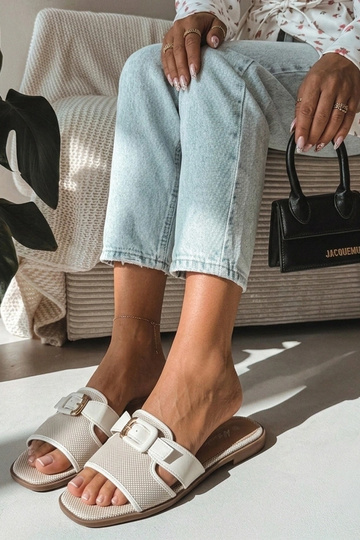Zoccoli bianchi da donna con fibbia decorativa Isadora 2