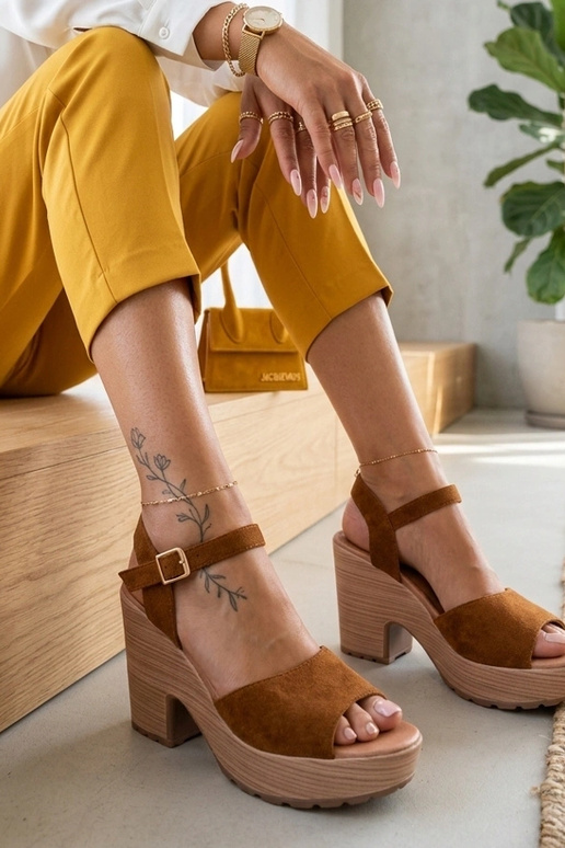 Sandali marroni da donna su tacco chunky Elara
