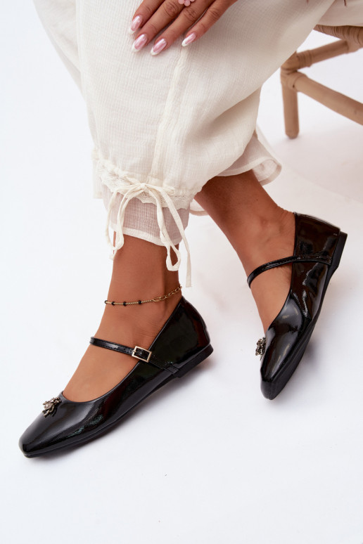 Ballerine nere in vernice con cinturini e fibbia in ecopelle Pinea