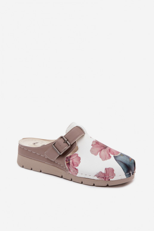 Zoccoli da donna con fibbie color sabbia