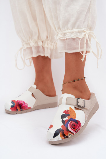 Zoccoli da donna con fibbie color sabbia 2