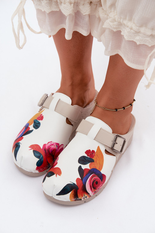 Zoccoli da donna con fibbie color sabbia