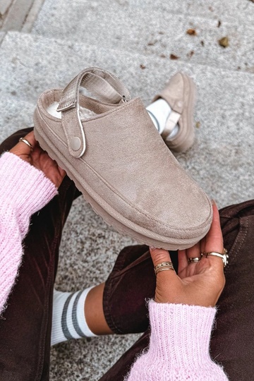 Pantofole calde da donna con pelliccia all'interno su piattaforma color sabbia Azida 2