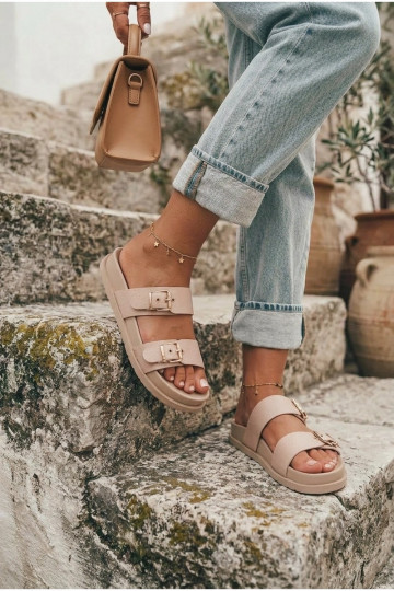 Ciabatte da donna color sabbia con fibbie dorate Vilja