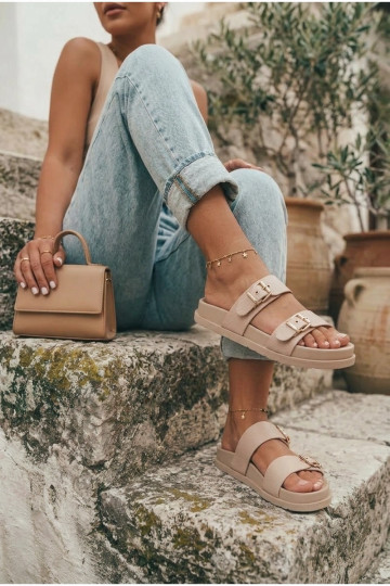 Ciabatte da donna color sabbia con fibbie dorate Vilja 2