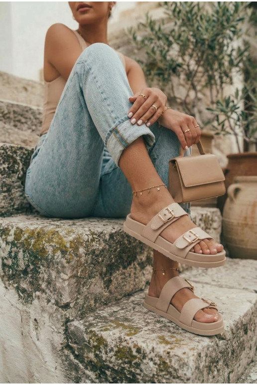 Ciabatte da donna color sabbia con fibbie dorate Vilja