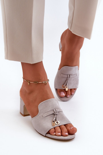 Pantofole da donna con tacchi in suede sintetico in grigio Jemenna