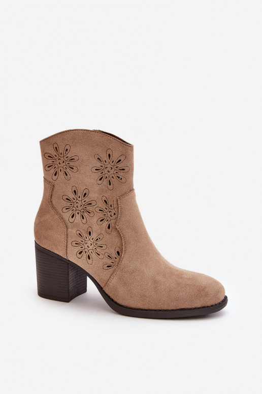 Stivaletti con dettagli in pizzo e tacchi in suede sintetico color sabbia Nevishiia
