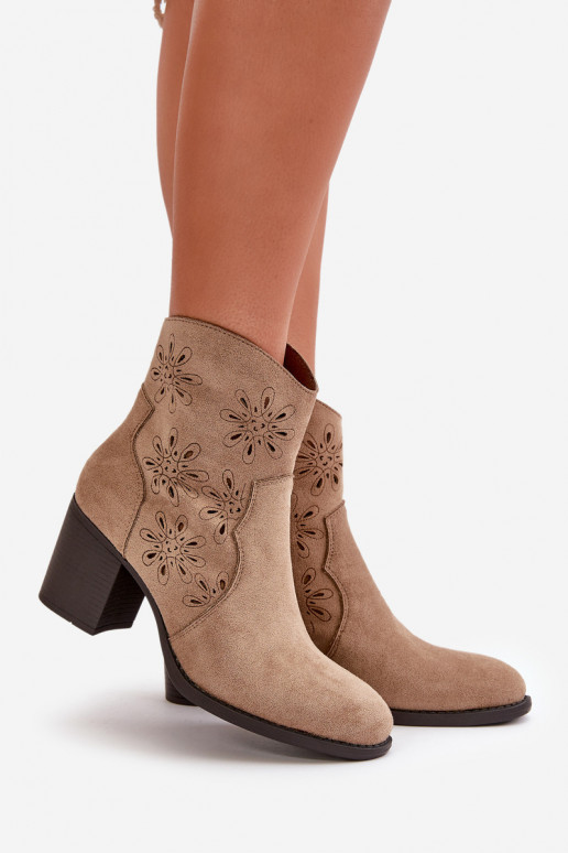 Stivaletti con dettagli in pizzo e tacchi in suede sintetico color sabbia Nevishiia