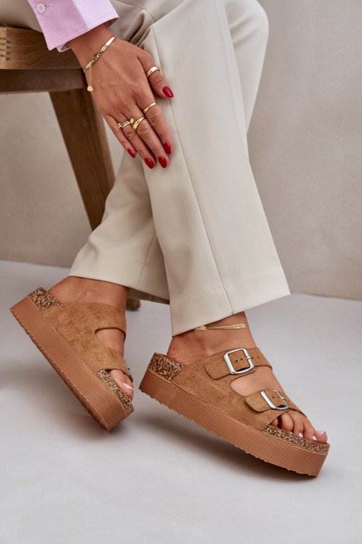 Infradito da donna con plateau e fibbie in marrone Aramia
