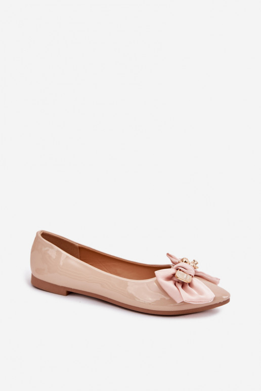 Ballerine verniciate con fiocchi e spille dorate in sabbia Rivona