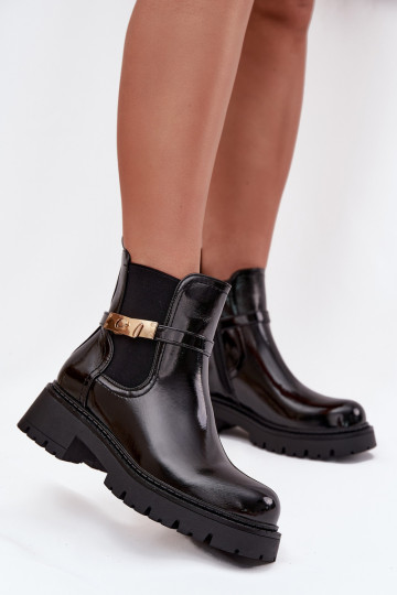 Stivaletti isolati e alla moda con effetto lucido e tacchi decorati in nero Vivessa