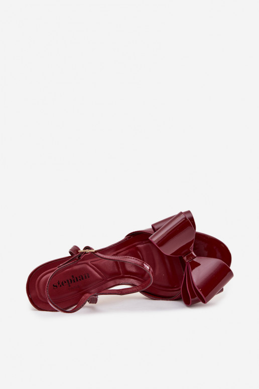 Sandali bordeaux con effetto verniciato, tacchi sottili e nastri Noliva