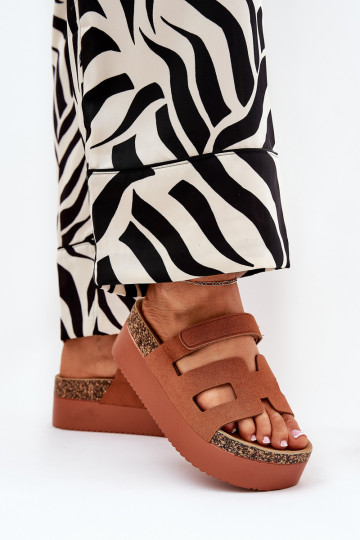 Pantofole con piattaforma in marrone Daldiva