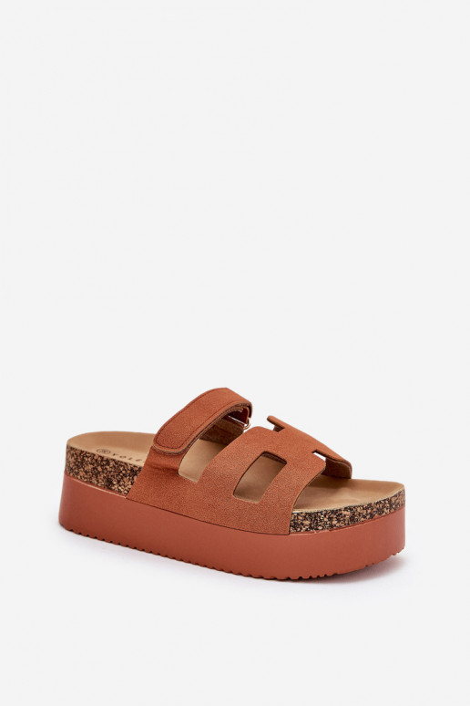 Pantofole con piattaforma in marrone Daldiva