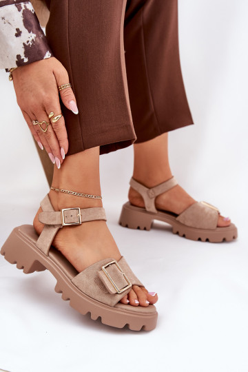 Sandali da donna in ecopelle scamosciata con fibbie color sabbia Gofielle