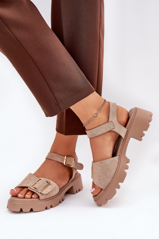 Sandali da donna in ecopelle scamosciata con fibbie color sabbia Gofielle