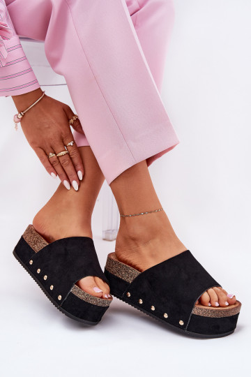 Pantofole da donna con piattaforma in ecopelle scamosciata nera Vinnibe