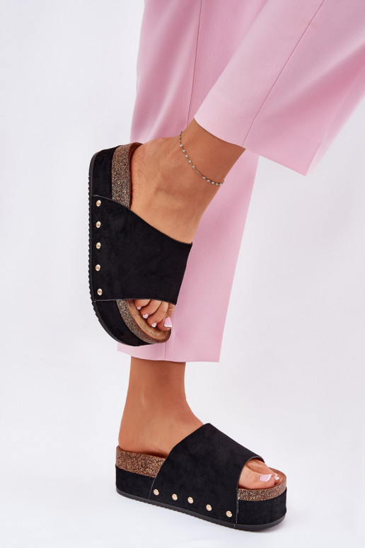 Pantofole da donna con piattaforma in ecopelle scamosciata nera Vinnibe