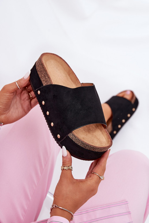 Pantofole da donna con piattaforma in ecopelle scamosciata nera Vinnibe