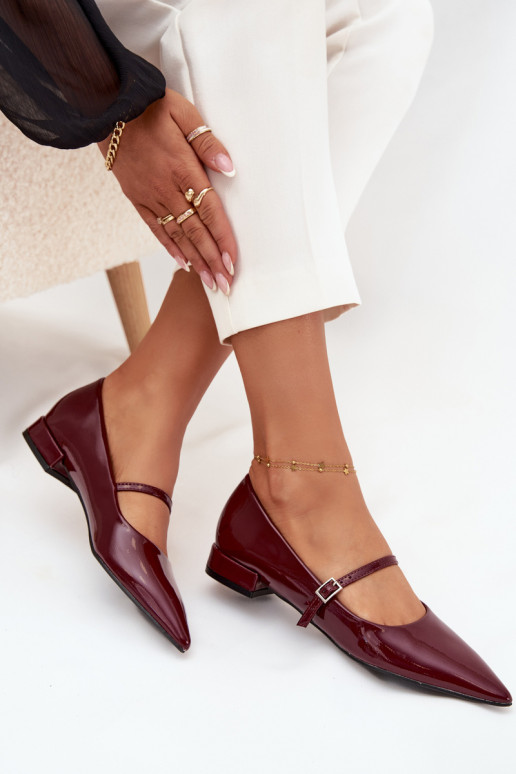 Ballerine verniciate su un tacco delicato con cinturini bordeaux Isvella