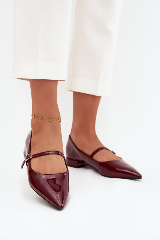 Ballerine verniciate su un tacco delicato con cinturini bordeaux Isvella