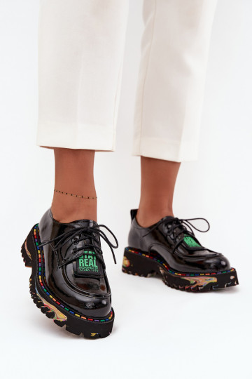 Scarpe da donna con effetto verniciato Artiker 57C0172 nere 2