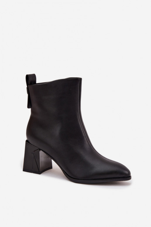 Stivaletti isolati con tacco in pelle naturale Vinceza 66812 neri