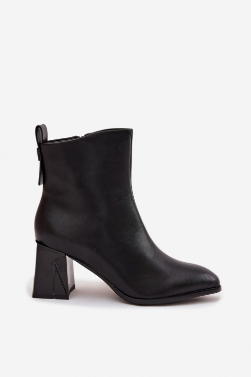Stivaletti isolati con tacco in pelle naturale Vinceza 66812 neri