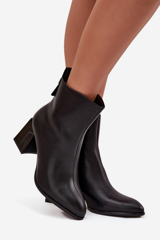 Stivaletti isolati con tacco in pelle naturale Vinceza 66812 neri