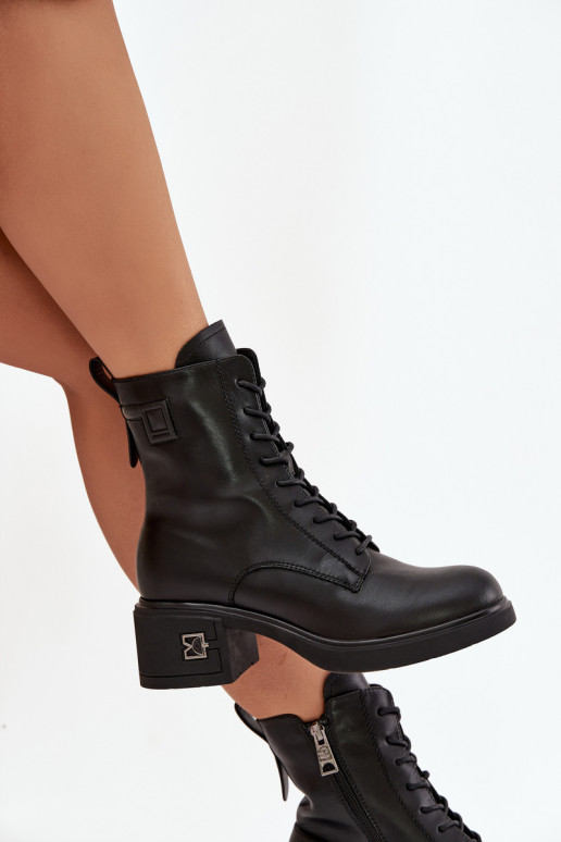 Stivaletti da donna isolati in pelle naturale Vinceza 66819 neri