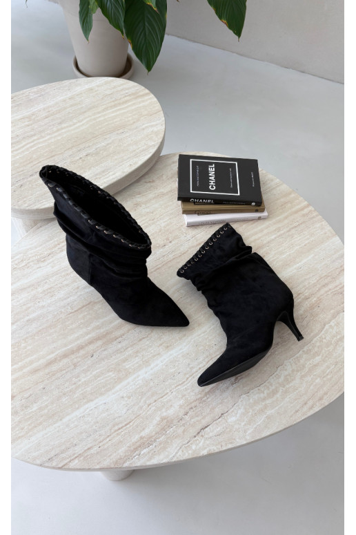 Stivaletti arricciati con tacchi sottili color nero Herella