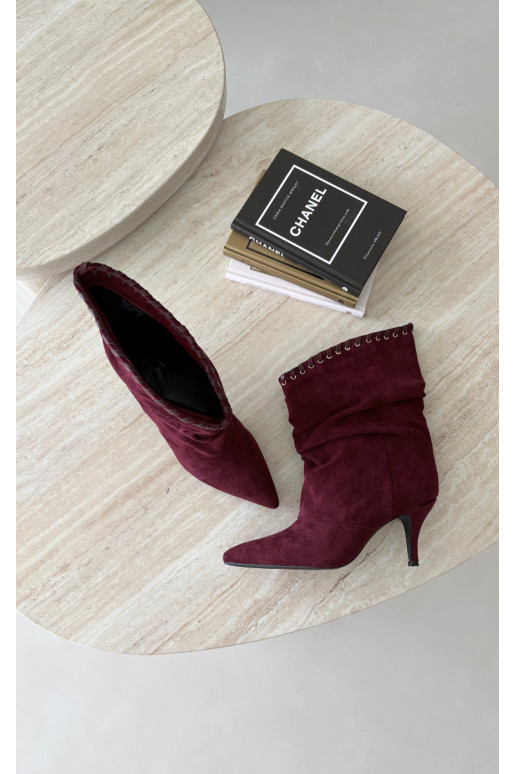 Stivaletti arricciati con tacchi sottili color bordeaux Herella